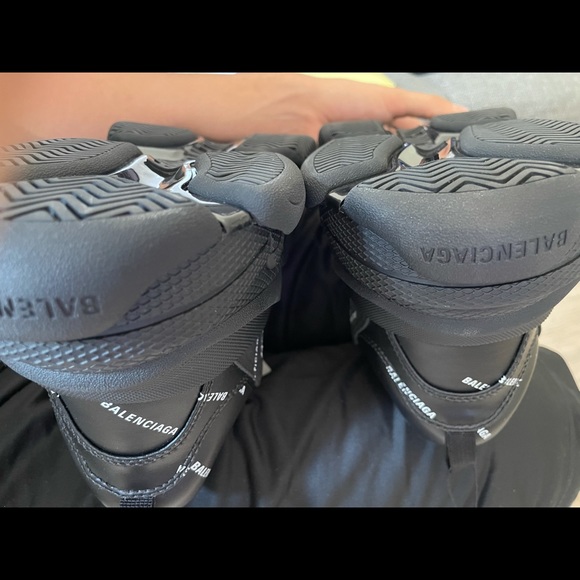 Brand new Balenciaga Triple S - Picture 3 of 5